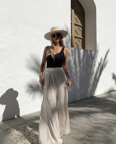 Greece Outfit Women, Dubai Trip Outfit Ideas For Women, Mozambique Outfits, Dubai Vacation Outfits Women, Dubai Beach Outfit, Tropical Vacation Outfits Beach, Colorful Vacation Outfits, Cozumel Outfits, Tulum Vibes Outfit