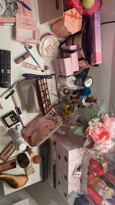 Messy But Organized Aesthetic, Messy Makeup Aesthetic Table, Messycore Aesthetic, Bedroom Messy Aesthetic, Messy Makeup Desk, Messy Makeup Table, Messy Lifestyle