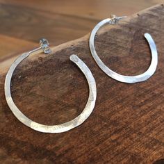 Little Cat Metals silver hammered hoop earrings Silver Large Hoop Earrings, Simple Silver Earrings, Hammered Silver Jewelry, Simple Rings, Hammered Hoop Earrings, Little Cat, Modern Organic, Jewellery Inspiration, Silver Earrings Handmade