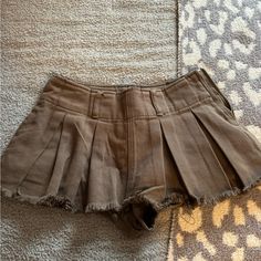 Brown Mini Skirt With Shorts Under New With Tags! Brown Ruffle Skirt, Y2k Mini Skirt Outfit, Coquette Mini Skirt, Brown Clothes, Deer Outfit, Red Leather Skirt, Skirts Brown