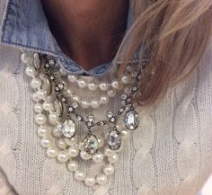 Fall Jewelry Trends, Layered Pearl Necklace, Fall Jewelry, Fashion Over 50, Look Fashion, Chic Style, A Woman