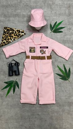 Pink Safari Costume for Adventurer Kids Props Concept -Long Sleeves Pink Fancy Safari Costume for Adventurer Kids - Jungle Girl Concept for Photo Props African Safari christmas gifts Birthday Gift halloween costume Size: 3 months - 8 years Please give us the height and weight of your child. All Set includes: Name Label on the chest, Safari Guide script on the back, Hat, Binoculars, Scarf and 3 safari concept patches. There are sme other combinations. If your choice is not on the list please let Baby Safari Outfit, Safari Christmas, Jungle Outfit, Safari Costume, Pink Safari, Safari Outfit, Birthday Tutu Dress, Props Concept, Disney Theme Party