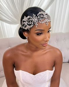 For a sophisticated and clean style, our exquisite hair vine creates a radiant silhouette that will shimmer from every angle. Accented with elegant crystals and soft floral elements, this bridal headpiece will make an impact when walking down the aisle on your wedding day.  -Genuine Crystals -Approximately 3.6in from w Bridal Headpieces With Veil, Pineapple Cupcake, Black Wedding Hairstyles, Bridal Design, Custom Signature, Creative Hair, Headpiece Bridal, Glam Hair, Crystal Headband