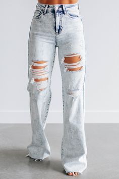 Avril Risen Jeans Very Ripped Jeans, Jean Aesthetic, Risen Jeans, Comfy Sandals, Jeans Ripped, Scarf Shirt, Overalls Pants, Stylish Boots, Curvy Jeans