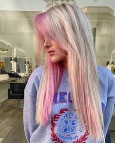 Blonde Hair With Pink Curtain Bangs, Blonde Hair Pink Money Piece, For Brunettes Highlights, Color Block Hair, Madi Monroe, Blonde Hair Goals, Strawberry Blonde Hair Color, Brunettes Highlights