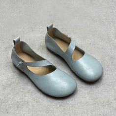 Women Super Soft Leather Flat Shoes With Knot Accents – Retrosia Summer Retro, Casual Flat Shoes, Leather Flat Shoes, Barefoot Shoes, Round Toe Heels, Casual Flats, Rubber Heels, Leather Flats, Blue Shoes