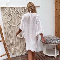 Bleiben Sie luftig und schick mit dem Hollow Out Beach Dress

 Aufruf an alle Meeresliebhaber und Modebegeisterten! Wir stellen Ihnen das Hollow Out Beach Dress vor, eine unverzichtbare Ergänzung Ihrer Sommergarderobe. Egal, ob Sie an Sandstränden entlangschlendern oder einen Cocktail am Meer genießen, mit diesem Kleid fühlen Sie sich cool, bequem und mühelos stilvoll.

 Unsere Strandkleiderkollektion wurde speziell für Meeresliebhaber entwickelt, und dieses ausgehöhlte Strandkleid ist da keine Ausnahme. Mit aufwendigen Details und einem nautischen Thema fängt es die Essenz des Ozeans und all seiner Wunder ein.

 Merkmale des Hollow Out Beach Dress basierend auf dem vorhandenen Produktinhalt



 
Elegantes Design: Das Hollow Out Beach Dress verfügt über ein atemberaubendes Design, das zar Casual Dresses For Beach Party During Resort Season, Summer V-neck Beach Dress, Beachy Sundress For Spring Beach Cover-up, Casual Summer Beach Dress Cover-up, Lightweight Beachy Cover-up For Vacation, Breezy V-neck Sundress For Beach Season, Lightweight Beachy Cover-up For Beach, Summer Sundress Cover-up For Day Out, Casual Beach Cover-up For Resort Season