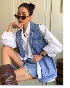 15 Casual Outfits with Denim Jackets - What Dress Code? Black Denim Vest, Denim Coat Women, Moda Jeans, Outfit Jeans, Mode Inspo, Inspired Outfits, Denim Jacket Women