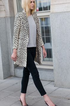 love this coat! Cheetah Print Outfit, Dalmatian Pattern, White Cheetah Print, How To Have Style, Casual Chique, Looks Black, Victoria Secrets