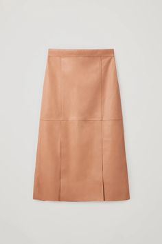 Women’s Skirts - COS US Phoebe Philo Style, High Waist A Line Skirt, Pencil Dress Outfit, Pencil Skirt Work, Pencil Skirt Casual, Pencil Skirt Outfits, High Waisted Pencil Skirt, Phoebe Philo, Brown Skirts