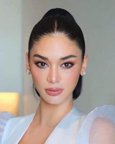 Graduation Make Up Look For Filipina, Filipina Makeup Looks, Asian Soft Glam Makeup, Filipina Makeup, Wedding Makeup Asian, Asian Wedding Makeup, Beauty And Cosmetics, Peach Makeup