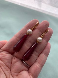 "Red AGATE Long Pearl Teardrops, of Regency Historic Reproduction in 16k gold plated brass with Swarovski pearl Teardrop earrings These natural Dark RED AGATE and Pearl Teardrop earrings were inspired by extant examples of the era, and inspired by the ones worn in 2020's EMMA! Designed with Regency (1800-1815) and late Regency/Romantic (into the 1830's) in mind, but also work great for other eras. This listing is for a pair of reproduction historic real carnelian Teardrop stones in a lovely dark Red Pearl Drop Earrings For Formal Occasions, Red Teardrop Pearl Drop Earrings, Pearl Teardrop Earrings, Red Agate, Swarovski Pearls, Teardrop Earrings, Dark Red, Etsy Earrings, Dangle Drop Earrings