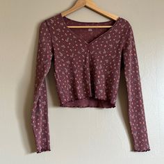 Medium More Form Fitting Never Worn Mauve V-neck Top For Fall, Mauve Long Sleeve Tops For Winter, Fitted Lavender Tops For Fall, Fitted Mauve Top For Fall, Mauve Long Sleeve Tops For Fall, Casual Mauve Winter Tops, Long Sleeve Mauve Tops For Fall, Mauve Fitted Long Sleeve Top, Fitted Long Sleeve Mauve Top