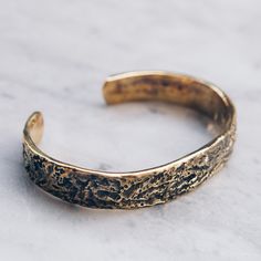 Brass Abstract Band Bracelet that is slightly adjustable. Available in women's and men's lengths. A rustic gold cuff bracelet style adds the perfect touch dressed up or down. Bracelet Size Medium (Women's) Large (Men's) Available in 925 Sterling Silver https://etsy.me/3i4Htje A note about brass jewelry and oxidization: Verdigris is the common name for a green coloring obtained through the application of acetic acid to copper plates or the natural patina formed when copper, brass or bronze is wea Adjustable Gold Band Cuff Bracelet, Adjustable Hammered Bronze Cuff Bracelet, Adjustable Hammered Bronze Bracelets, Adjustable Engraved Bronze Bracelets, Rustic Adjustable Bangle Cuff Bracelet, Adjustable Rustic Bangle Cuff Bracelet, Rustic Gold Bracelets As Gift, Rustic Gold Bracelets For Gifts, Rustic Gold Bracelet As Gift