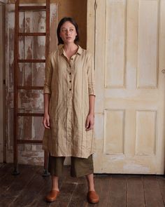 Layers of Linen 🍋 No.39, our brand new shirt dress works as a stand alone piece or layer it over dresses, culottes or jeans ☀️ Linen Dress Outfit Summer, Linen Dress Outfit, Dress Outfit Summer, Dresses With Pockets, Linen Shirt Dress, Summer Dress Outfits, 20's Dress, Spring Style, Black Linen