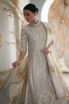 Nadia Farooqui, Beige Bridesmaid Dress, Beige Bridesmaids, Punjabi Outfits, Fab Dress