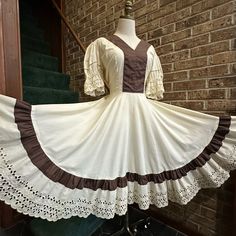 Vtg Retro Cream & Brown Full Skirt Ruffle Square Dance Dress Good Condition Size Missing Measurements In Pictures Brand Is Kate Schorer Square Dance Dress, Square Dance Dresses, Skirt Ruffle, Square Dance, Square Dancing, Clothing Designs, Dance Dress, Full Skirt, Colorful Dresses