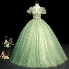 Green Tulle Prom Dress, A Line Ball Gown, Green Ball Gown, Lace Prom Gown, Princesa Tiana, Floral Prom Dresses, Green Tulle, Long Cocktail Dress, V Neck Prom Dresses