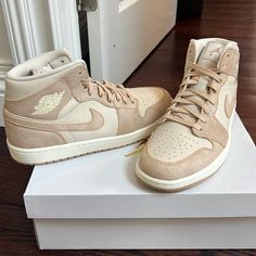 Brand New With Box Womens Air Jordan 1 Mid Se Size 12 (Men’s 10.5) Brown Nike Air Jordans, Cream Color Jordans, Jordan 1 Sandrift, Quince Shoes Sneakers Champagne, Tan Jordan 1, Cream Jordans, Nike Shoes Brown, Jordans For Women, Jordan Beige