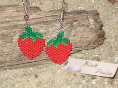 Earrings strawberry weaved in the needle in pearls Miyuki Délicas (Japanese quality pearl superior) red and green, in brick stitch with a strand C-Lon (special for the weaving). Width : 0.66 in Height : 1.73 in Creation hand-made ! Sending under bubbles to protect your jewels ! Facebook : https://www.facebook.com/blackperleangers/ Warranty without lead, cadmium, nickel Cherry Seed Bead Earrings, Seed Bead Strawberry, Strawberry Beadwork, Seed Bead Raspberry, Brick Stitch Strawberry, Earrings Strawberry, Strawberry Earrings, Native Earrings, Stitch Earrings