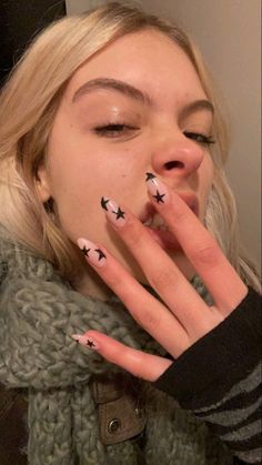 Minimal Star Nail Art, Sophia Birlem Nails, Black White Star Nails, Star Nails Simple, Square Star Nails, Black Star Nails, Nails Star, Nail Art Stripes