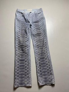 Amazing Cavalli vintage jeans are in great condition, without any issues The measurements are: waist 39cm / 15.3in hips 51cm / 20in inseam 80cm / 31.4in length 104cm / 40.9in Roberto Cavalli Jeans, Roberto Cavalli 2003, Roberto Cavalli Vintage, Cavalli Jeans, Gold Jeans, 2000s Fashion Outfits, Womens Jeans, Cute Simple Outfits, 2000s Fashion