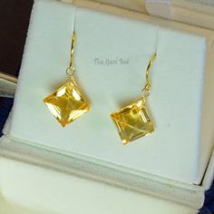 DESCRIPTION: Thank you for coming in! Spectacular 18K solid yellow gold earrings with finest Golden Citrine fancy kite shape briolettes! It looks much much nicer in person! DIMENSION: 1.1 Inch Total Length. 13.2mm citrine. WEIGHT: Appr. 12.15 Carats MATERIAL: 18K Solid Yellow Gold, Golden Citrine Briolette Earrings, Yellow Gold Earrings, Sky Blue Topaz, Yellow Gold Earring, Wow Products, Solid Yellow, Spring Rings, Rose Cut, Blue Topaz