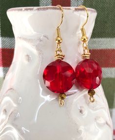 Red earrings are a square glass bead earring. These red drop earrings are festive and fun for holiday get togethers and gatherings!  Can even be worn to match red bridesmaid attire.  Simple Dangle Earrings * Just the right size for women * Dark red glass beads * Gold played fish hook ear wires * Rubber back stoppers Earrings are READY TO SHIP!!  Ship time is 3-5 business days. Free tracking.  MORE RED https://www.etsy.com/shop/MiksJewelryShop?search_query=red MORE DANGLE EARRINGS https://www.ets Holiday Red Beaded Earrings With Ear Wire, Red Beaded Earrings For Holiday, Red Beaded Earrings For Holiday With Round Beads, Red Crystal Drop Earrings For Gifts, Nickel Free Red Crystal Earrings For Parties, Holiday Jewelry With Matching Drop Earrings, Gold Beaded Earrings With Faceted Beads For Gifts, Red Jewelry For Holiday Jewelry Making, Gold Holiday Drop Earrings