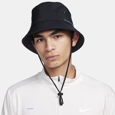 This mid-depth Apex bucket hat is ready to lock up your look, whatever the weather throws your way. A seam-sealed and waterproof design helps keep the moisture where it belongs—on the outside. Cinching the detachable drawcord is easy, making finding the fit and feel you want even easier. Nike Sets, Cobra Golf, Visor Beanie, Taylormade Golf, Kids Golf, Bucket Hat Black, Golf Brands, Nike Accessories, Lock Up