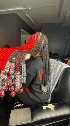 Braided Hairstyles For Black Women Skunk Stripe, Knotless Box Braids Medium Beads, Black Women Colored Braids, Skunk Strip Knotless Braids, Hairstyles Braids With Color, Beads Hairstyles Black Women, Braided Hair Color Combos, Long Braided Hairstyles For Black Women, Colored Box Braids For Black Women