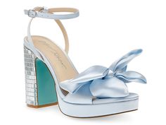 Saw this at DSW! Fun Prom Shoes, Hoco Heels, Keds Style, Colorful Heels, Michael Kors Fashion, Bridal Wedding Shoes, Adidas Fashion, Prom Shoes, Nike Fashion