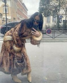 Slavic Winter, Russian Coat, Fur Outfit, Fran Fine, Outfits Vintage, Inspiration Aesthetic, Coat Outfit, Feminine Aesthetic