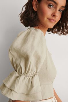 Beige Chic Puff Sleeve Top For Summer, Chic Beige Square Neck Blouse, Linen Fashion Women, Ruffle Linen, Tie Back Top, Cute Modest Outfits, Linen Fashion, Perfect Jeans, Linen Blouse