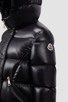 A classic Moncler design reimagined for little ones, the Bellevue down jacket draws from the women's collection. The long puffer is crafted from iconic nylon laqué, shiny and down proof, this breathable fabric has a water-repellent finish. A cocooning hood completes the style. Luxury Puffer Jacket With Padded Collar, Jacket Drawing, Outdoor Trekking, Long Puffer, Ski Accessories, Outerwear Outfit, Down Jackets, Ski Pants, Shell Jacket