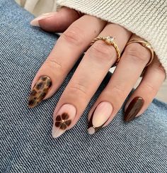 Brown October Nails, Nail Design Jewels, Leafs On Nails, Classy Fall Nails Coffin, Fall Clean Nails, Almond Nails Designs For Fall, Press-on Nails, Short Fall Nails Designs, Fancy Winter Nails