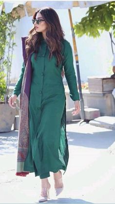 Churidar Salwar Suit Designs, Kurti Designs Latest College Wear, Office Wear Suits For Women, Traditional Dresses Indian Kurtis, Plain Chudidar Designs, Full Neck Kurti Design, Full Sleeve Kurti Designs Latest, Designer Churidar Party Wear, Plain Churidar Designs