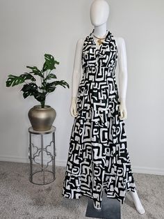 Women long  dress. Sleeveless, Tie shoulder straps V Neck with elastic waist Wide flare bottom Has side pockets  Matching head scarf and mask included  100% wax cotton  One size ( good stretch) fits M-2XL - Length 42 inches Color: Purple Black Ships in 1 to 5 working days Check out our other sections: Sale https://www.etsy.com/shop/QueenAmaniTreasures?ref=seller-platform-mcnav§ion_id=1 Dresses https://www.etsy.com/shop/QueenAmaniTreasures?ref=seller-platform-mcnav§ion_id=49888395 Kimonos https://www.etsy.com/shop/QueenAmaniTreasures?ref=seller-platform-mcnav§ion_id=49888403 Tops https://www.etsy.com/shop/QueenAmaniTreasures?ref=seller-platform-mcnav§ion_id=49877740 Protective Eye Wear https://www.etsy.com/shop/QueenAmaniTreasures?ref=seller-platform-mcnav§ion_id=30683328 Casual Cotton Halter Neck Maxi Dress, Casual Halter Neck Lined Maxi Dress, Protective Eye, Style Africain, Women Long Dress, African Fashion Ankara, Maxi Sundress, African Ankara, Ankara Style