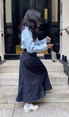 Modest Fashion Outfits Korean, School Modest Outfits, Tutor Outfit, Modest Dinner Outfits, Long Denim Skirt Outfit Street Styles, Outfits With Long Skirts, Modest Feminine Outfits, Stylish Modest Outfits, Modest Feminine