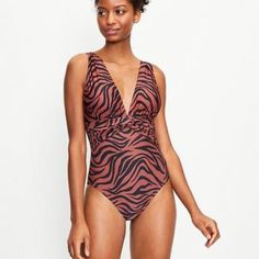 Nwot Loft Beach Twist Plunge Animal Print Bathingsuit Lined W/Removeable Pads $90 Size Xl Brown V-neck Swimwear For The Beach, Chic V-neck Swimwear For Vacation, Brown Fitted V-neck Swimwear, Fitted Brown V-neck Swimwear, Chic Brown One-piece Swimwear, Brown Vacation Swimwear, Chic Brown Swimwear For Swimming, Chic Brown Swimwear, Chic Brown Swimwear For Beach Season