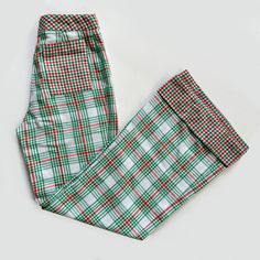 Stuning vintage 70s flare pants. White red green plaid and shepherd's check. Crazy shape. Crazy patterns. Crazy colours. Pure 70s style. These pants really stand out in the crowd! MATERIALS & CONDITION Material is 100% acrylic Condition is : very very good vintage condition MEASUREMENTS Size is 158cm (refer to measurements) Do not hesitate to DM if you have any questions ! Leg length (from the crotch to the hem) : 76cm /30in Total length : 102cm / 40,25in Waist : 65cm / 25,5in Ankle circumferenc 70s Trousers Women, 70s Pants Png, Retro Plaid Pants For Fall, Retro Plaid Wide-leg Pants, 70s Flare Pants, 70s Trousers, Pants Png, Crazy Patterns, 70s Pants