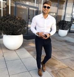 attire Mens Christmas Outfits, Vegas Fits, Mens Ootd, Men Work Outfits, Business Casual Outfits For Men, Interview Outfit Men, Stylish Business Casual, Business Casual Dress Code, Smart Casual Work Outfit