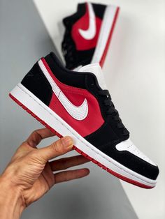 Air Jordan 1 Low ‘Chicago’ Black Red White DC0774-016 Walk the talk and make a statement with our top-quality Sneakers. Shop now and step up your shoe game! Please carefully choosing the size number according the size chart as we CAN NOT offer return or refund if you choose a wrong size.The product need 3-5 business days to check the quality before shipping.Our High Quality Shoes models are various, please contact to our support to ask for the model you need.Because each device displays a different color. Therefore, the actual color of the item may not be 100% the same [...] Air Jordan 1 Low Chicago, Jordan 1 Low Chicago, Jordan 1 Iridescent, Jordan 1 Milan, Air Jordan 1 Dior, Jordan 1 Dior, Air Jordan 1 Fearless, Jordan 1 Fearless, Air Jordan 1 Chicago