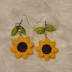 Brand New. Summer Sunflower Design Earrings, Casual Flower Earrings For Spring, Casual Spring Flower Earrings, Casual Dangle Jewelry For Spring, Adjustable Sunflower Design Earrings For Summer, Dangling Earrings, Earrings Color, Green Gold, Green And Gold