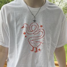 hand-stamped shirt for the goose lovers! there's a fun little star stamp detail on each sleeve :) 2X and 3X sizes are sometimes more difficult for me to get, so i appreciate your patience if your order takes a little longer than expected! shirts are printed on gildan short sleeve adult t-shirt, 100% cotton i use speedball screen-printing ink, which should hold up well in the wash, but if you want to make extra sure your shirt won't fade, i would recommend a gentle and cold wash cycle Screen Printed T Shirts, T Shirt Hand Painting Ideas, Hand Painted Clothing T Shirts, Painted Tee Shirts, Stamp Shirts, T Shirt Painting Ideas Creative, Tshirt Painting Ideas, Stamped Shirt, Shirt Painting Ideas