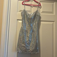 Size Xs, Never Worn Dresses Lucy In The Sky, Lucy In The Sky Dress, Silver Dresses, School Dance Dresses, Lucy In The Sky, Sequin Bodycon Dress, School Dance, Silver Dress, Book Decor