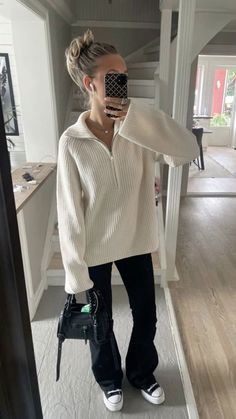 Stalkholm Style Outfits, Stocholms Style Girl, Black Knit Outfit, Knitted Jumper Outfit, Quarter Zip Outfit, Vinter Mode Outfits, Adidas Samba Outfits, Samba Outfits, Scandi Fashion