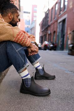 Putting together an outfit with Blundstone chelsea boots has never been easier. Blundstone Lug Boots, Chelsea Boots With Jeans, Blundstone 585, Blundstone Rustic Black, Blundstone Boots 1306, Blundstone 585 Rustic Brown, Boots With Jeans