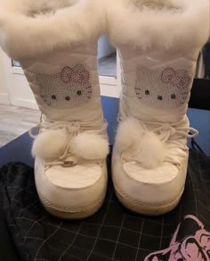 Hello Kitty Boots, Hello Kitty Outfit, Hello Kitty Shoes, Kitty Clothes, Charmmy Kitty, Hello Kitty Clothes, Hello Kitty Aesthetic, Dr Shoes, White Snow