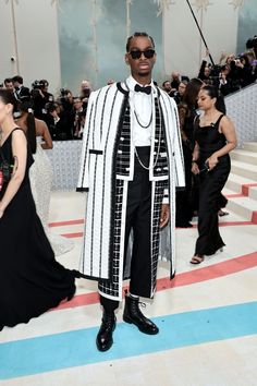 The 2023 Met Gala Celebrating "Karl Lagerfeld: A Line Of Beauty" - Arrivals Night Dress For Man, Western Outfits Men, Chanel Resort, Night Dress For Women