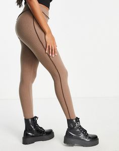 Legging van ASOS DESIGN Gekleed vanaf de taille Hoge taille Elastische tailleband Zichtbare naad Bodycon pasvorm Ontworpen met meer ruimte rond de heupen Look Formal, Ribbed Leggings, Gym Shorts, Co Ord Set, Co Ord, Online Shopping Clothes, Latest Fashion Clothes, High Waisted Leggings, Online Womens Clothing